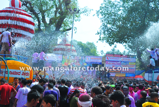 Mangalore Today Latest Main News Of Mangalore Udupi Page Carstreet Bathes In Colours As